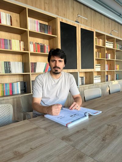 Doğan Aktürk — Matematik öğretmeni